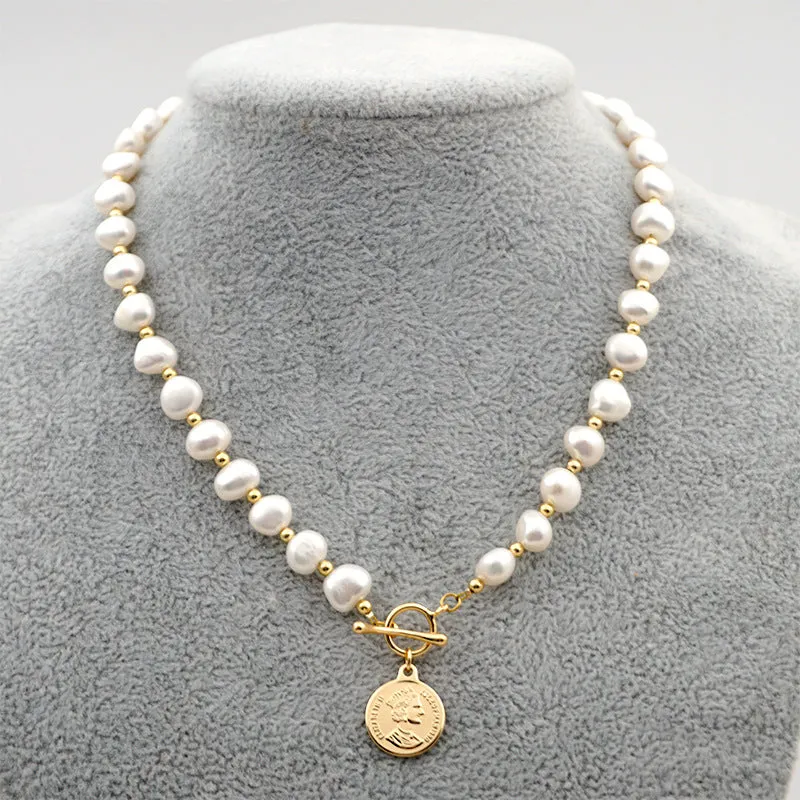 Queen Coin Pendant Pearl Necklace