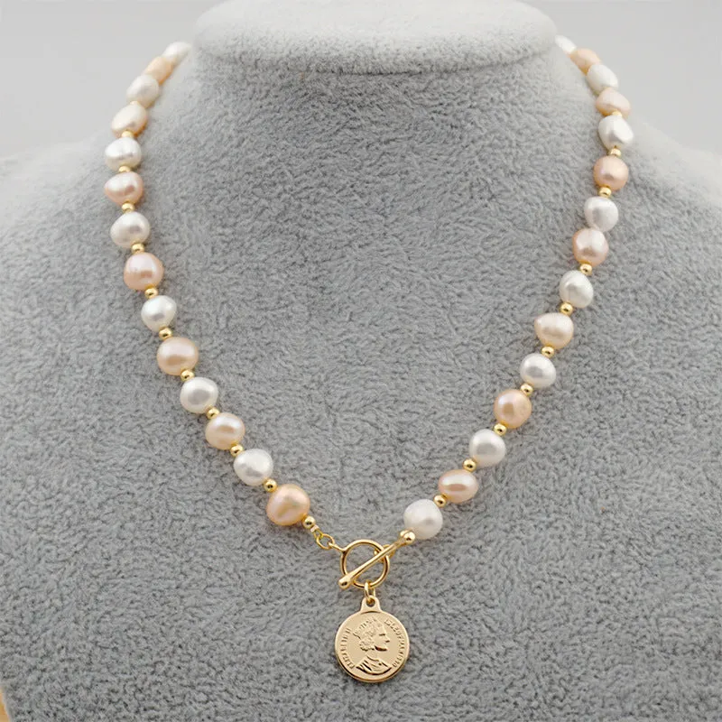 Queen Coin Pendant Pearl Necklace