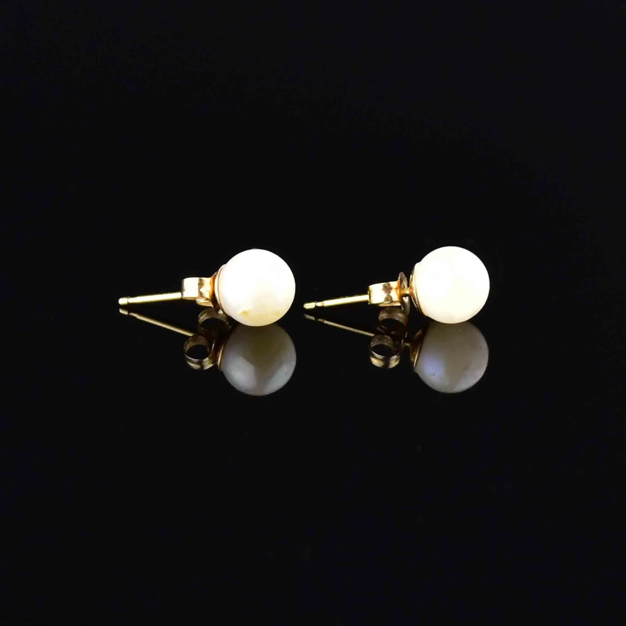 Vintage 14K Gold Pearl Stud Earrings