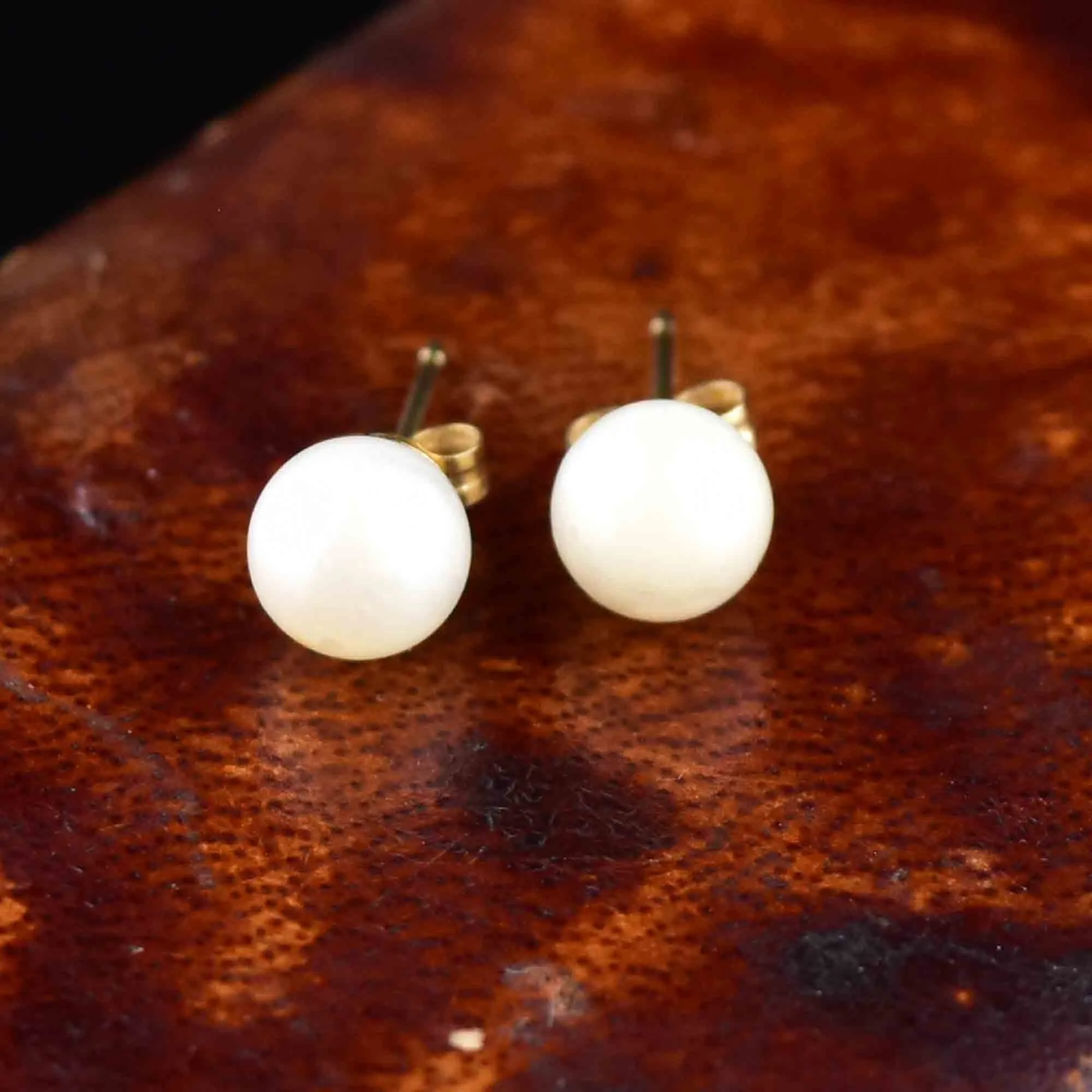 Vintage 14K Gold Pearl Stud Earrings